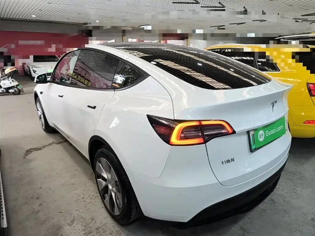 Tesla Model Y 2023 — фото 5