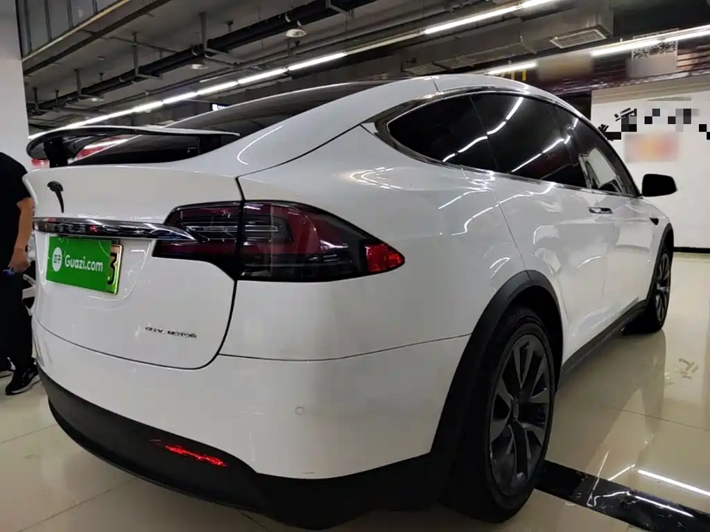 Tesla Model X 2021