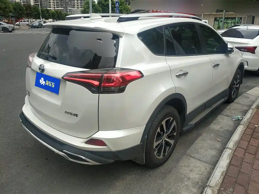 Toyota RAV4 2016 — фото 3