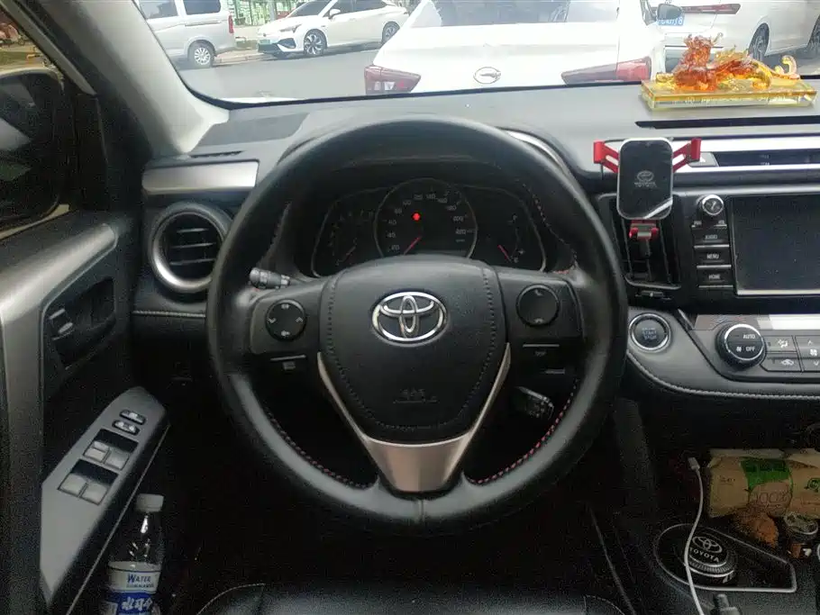 Toyota RAV4 2016 — фото 15