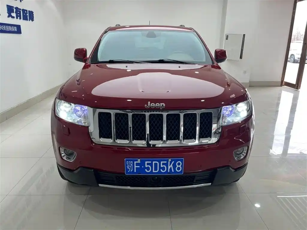 Jeep Grand Cherokee 2013 — фото 2