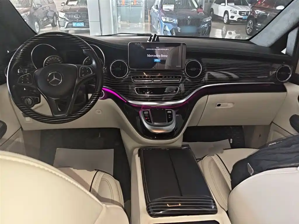 Mercedes-Benz V-Class 2022 — фото 10