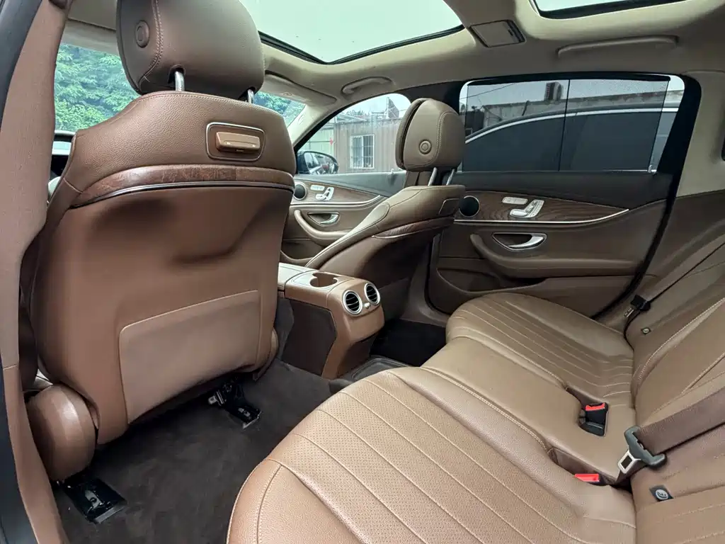 Mercedes-Benz E-Class 2019 — фото 13