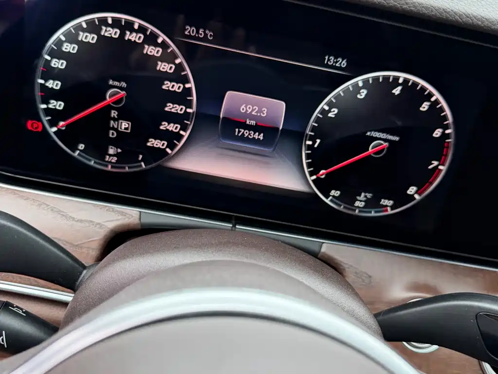 Mercedes-Benz E-Class 2019 — фото 16