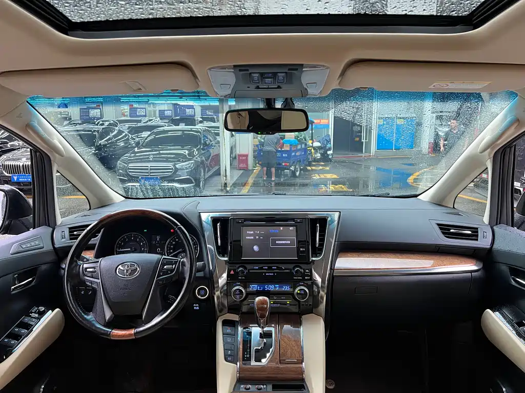 Toyota Alphard 2017