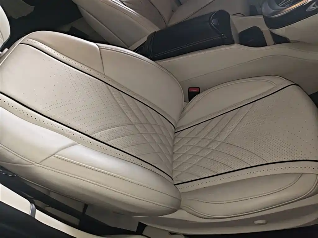 Mercedes-Benz V-Class 2022 — фото 25