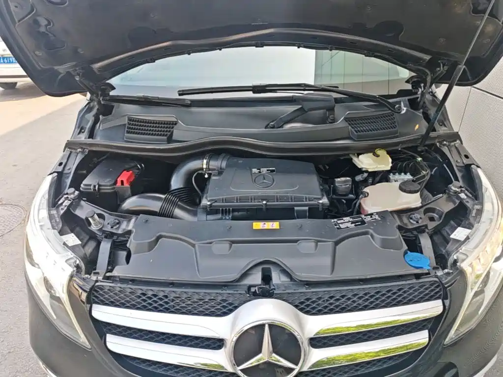 Mercedes-Benz V-Class 2022 — фото 20