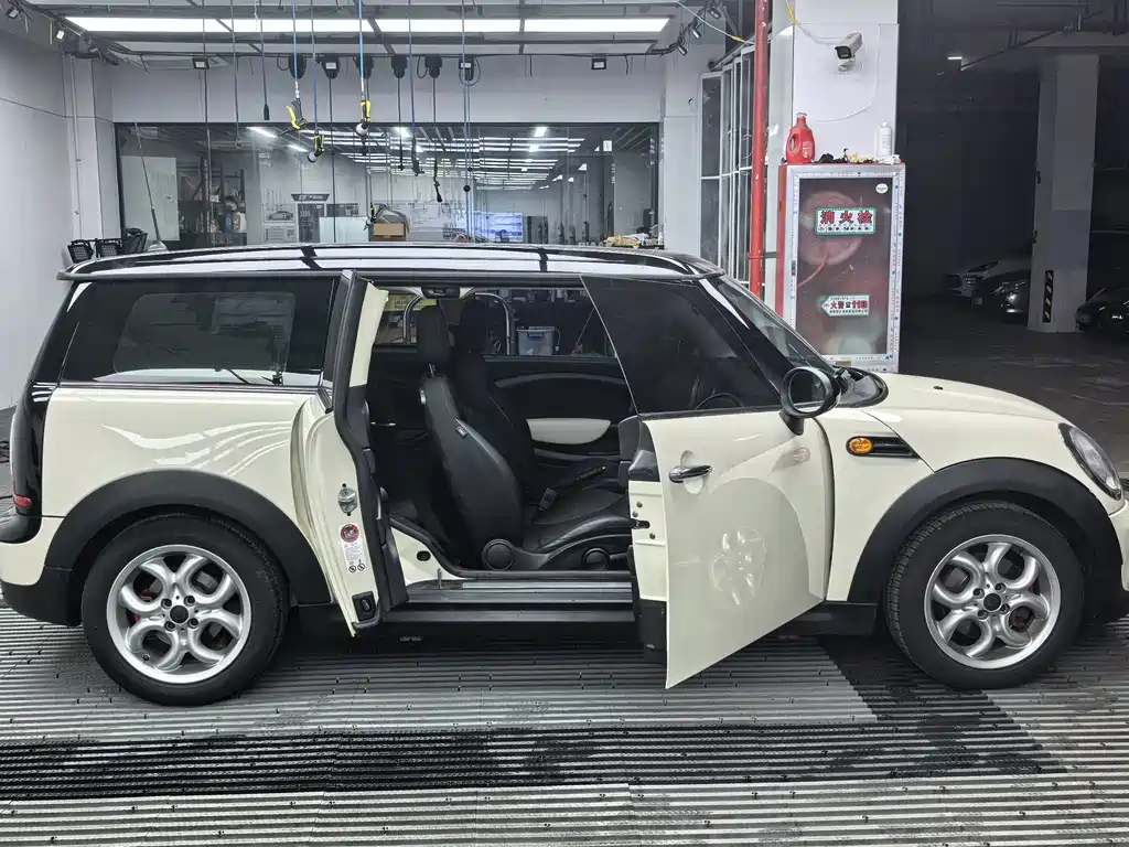 MINI Clubman 2012