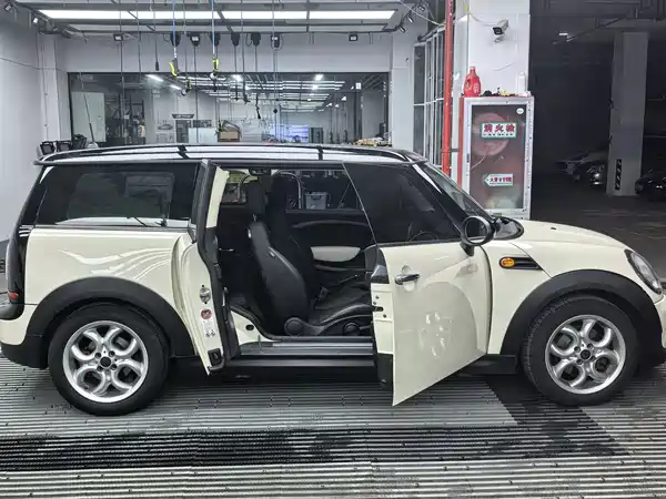 MINI Clubman 2012