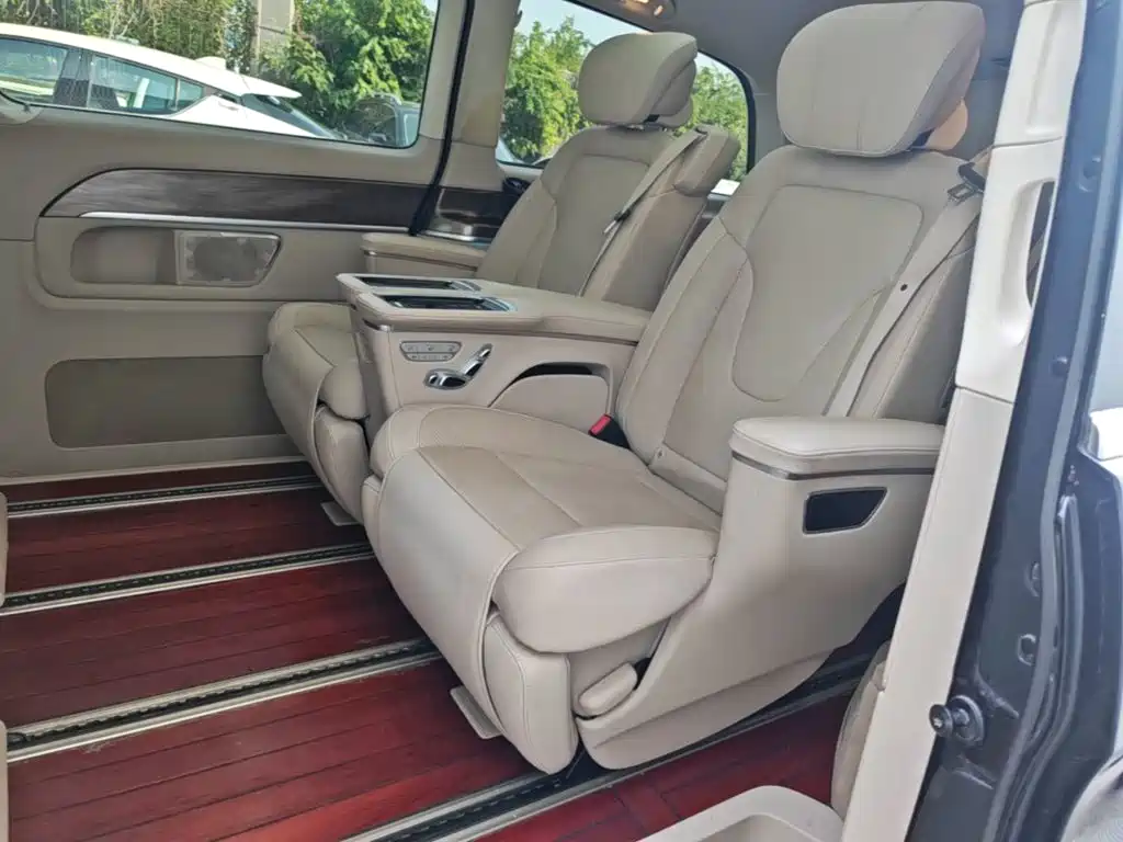 Mercedes-Benz V-Class 2022 — фото 17