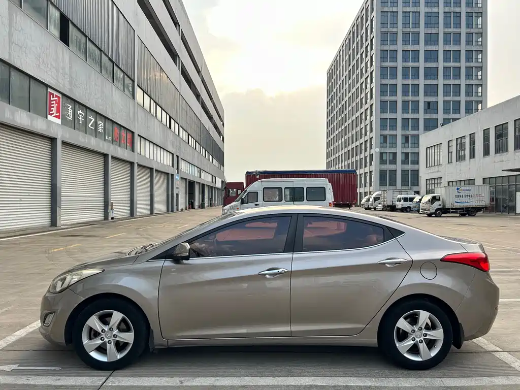 Hyundai Elantra 2013