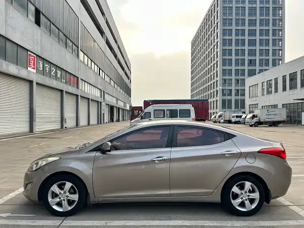 Hyundai Elantra Langdong 2013