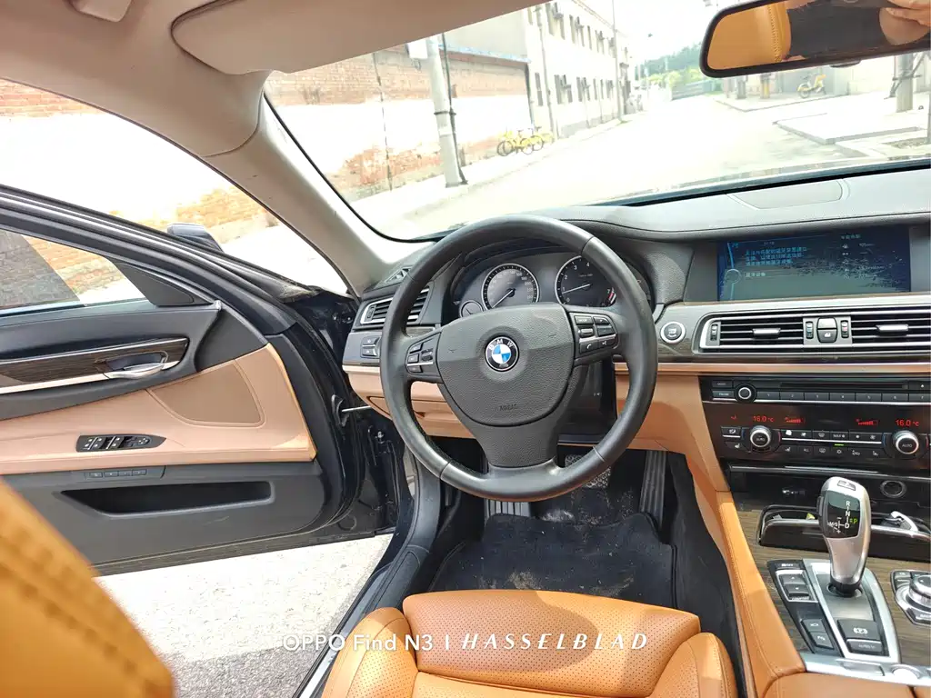 BMW 7 Series 2012 — фото 13