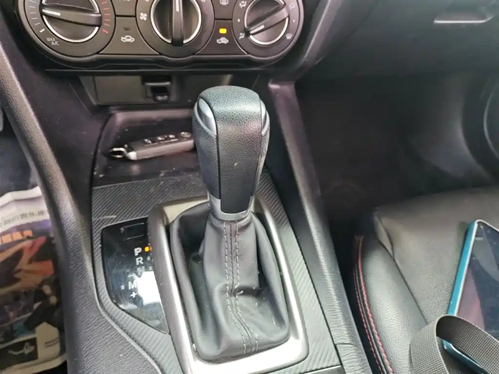 Mazda 3 Axela 2018 — фото 14