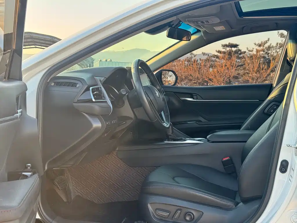 Toyota Camry 2021 — фото 6