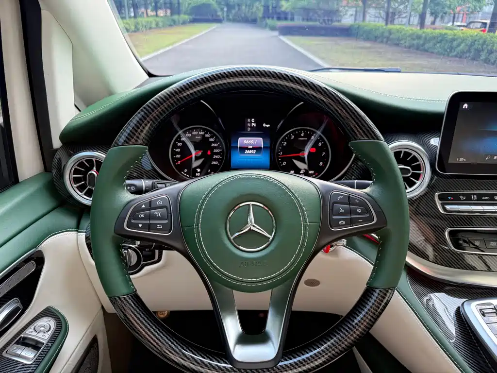 Mercedes-Benz V-Class 2022 — фото 16