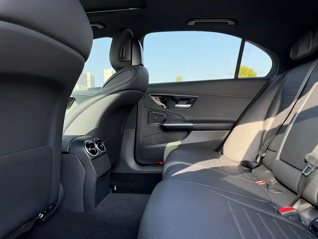 Mercedes-Benz C-Class 2023 — фото 11