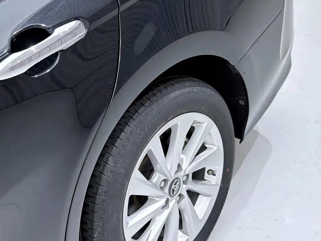 Toyota Camry 2021 — фото 8