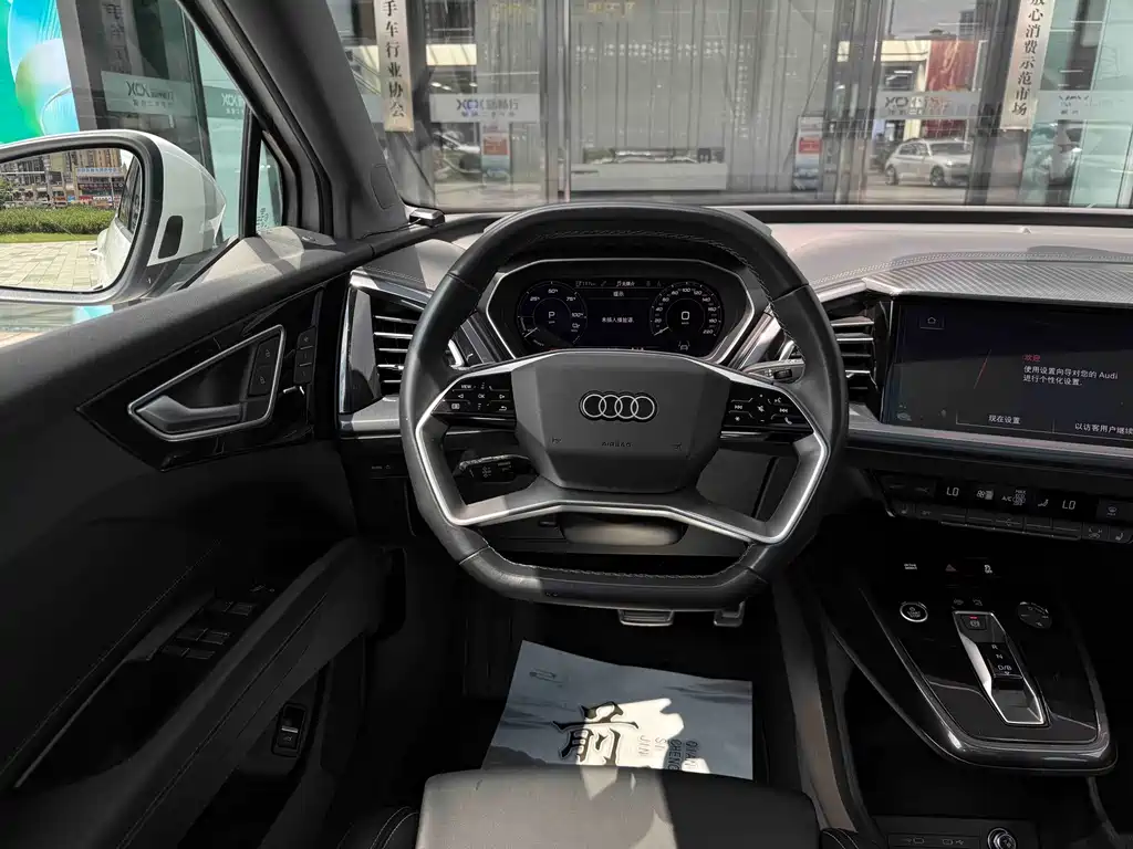Audi Q4 E-Tron 2025 — фото 16