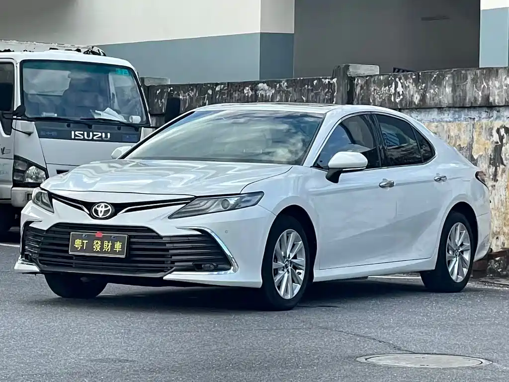 Toyota Camry 2021 — фото 1