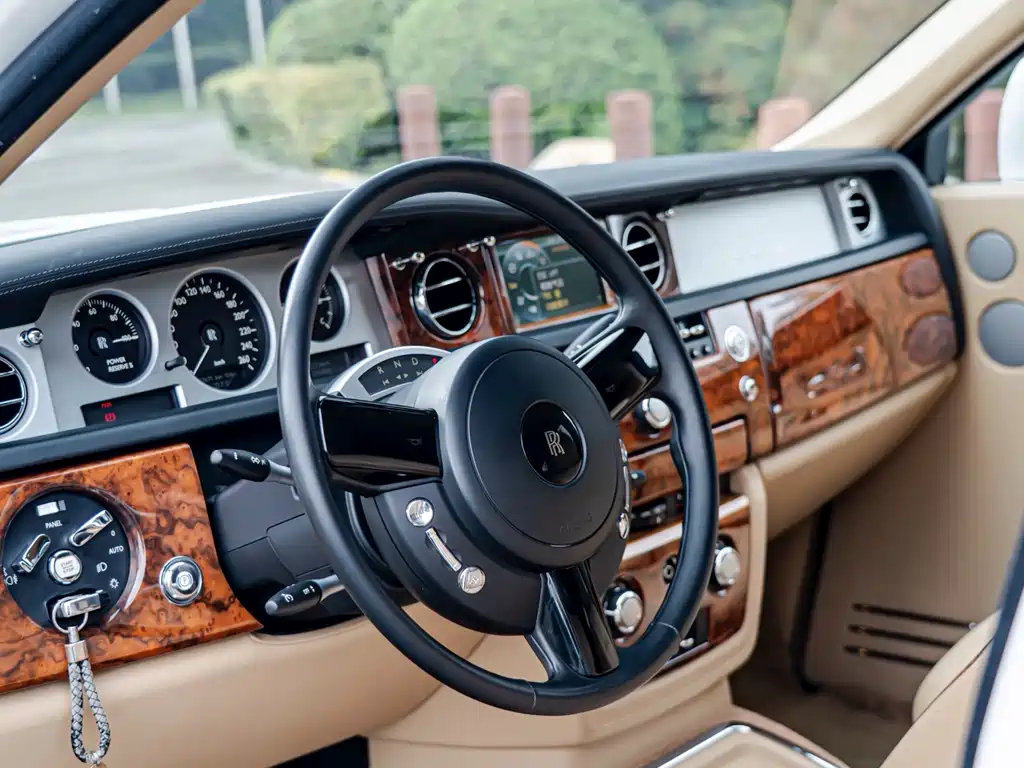Rolls-Royce Phantom 2011 — фото 12