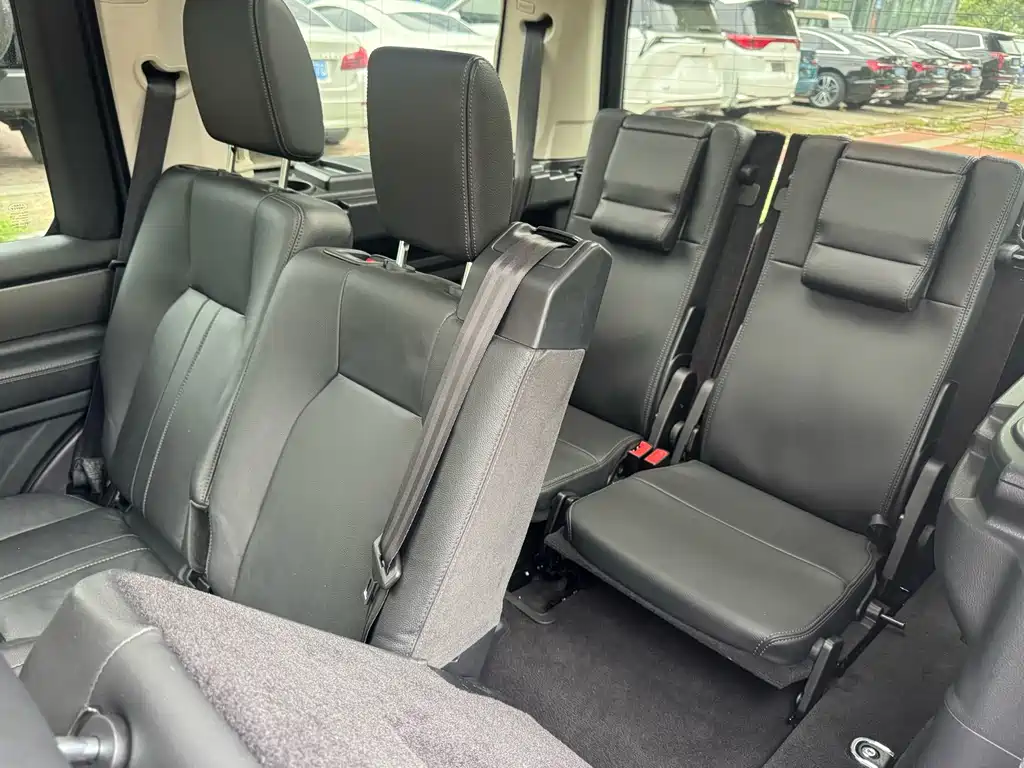 Land Rover Discovery 2012 — фото 19