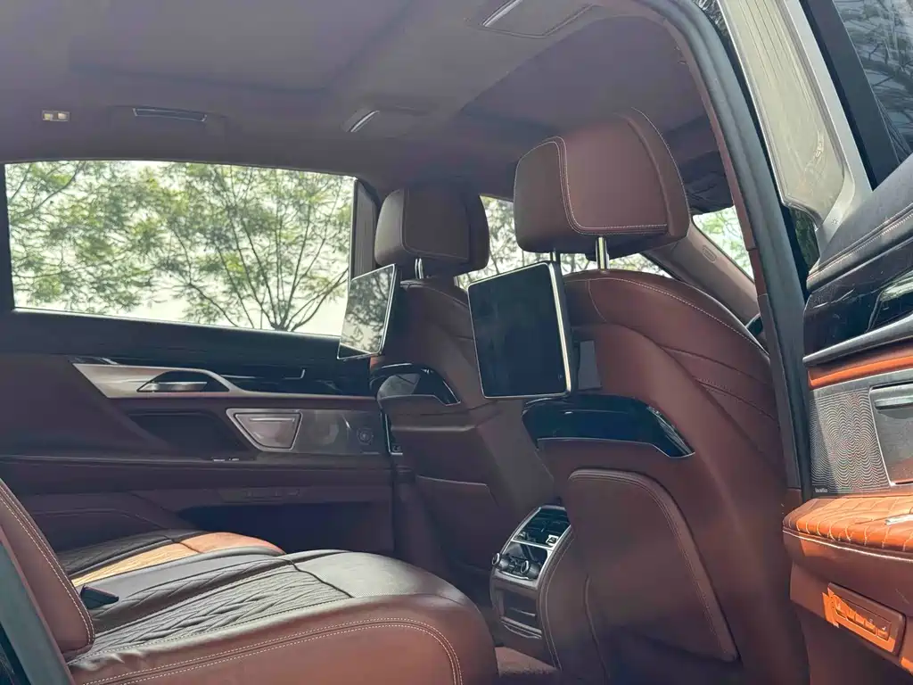 BMW 7 Series 2020 — фото 16