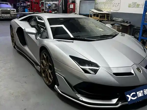 Lamborghini Aventador 2011