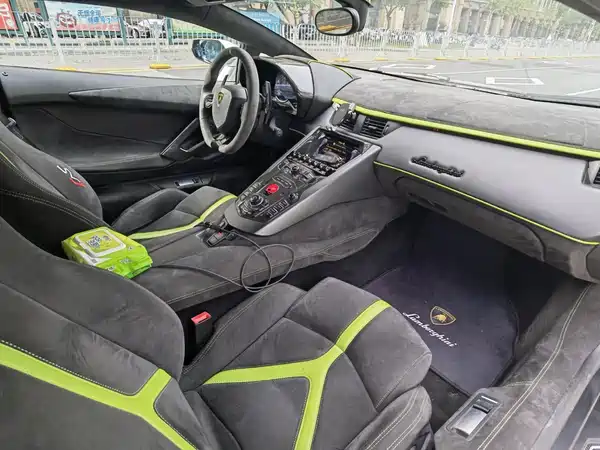 Lamborghini Aventador 2011
