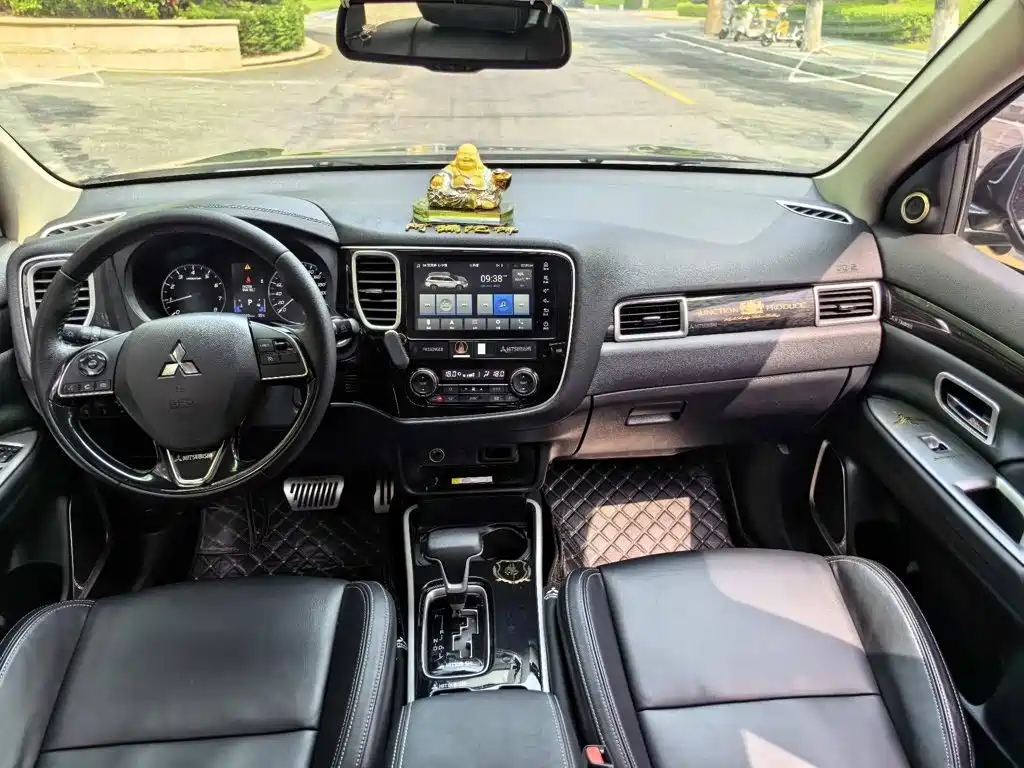 Mitsubishi Outlander 2021 — фото 14