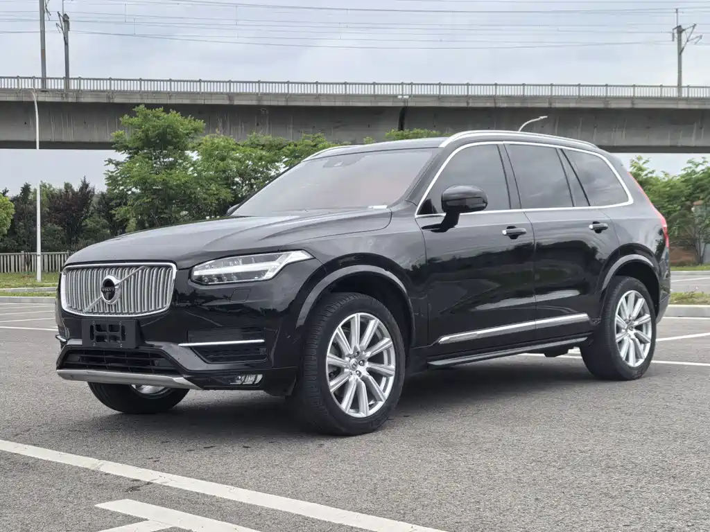 Volvo XC90 2017 — фото 1