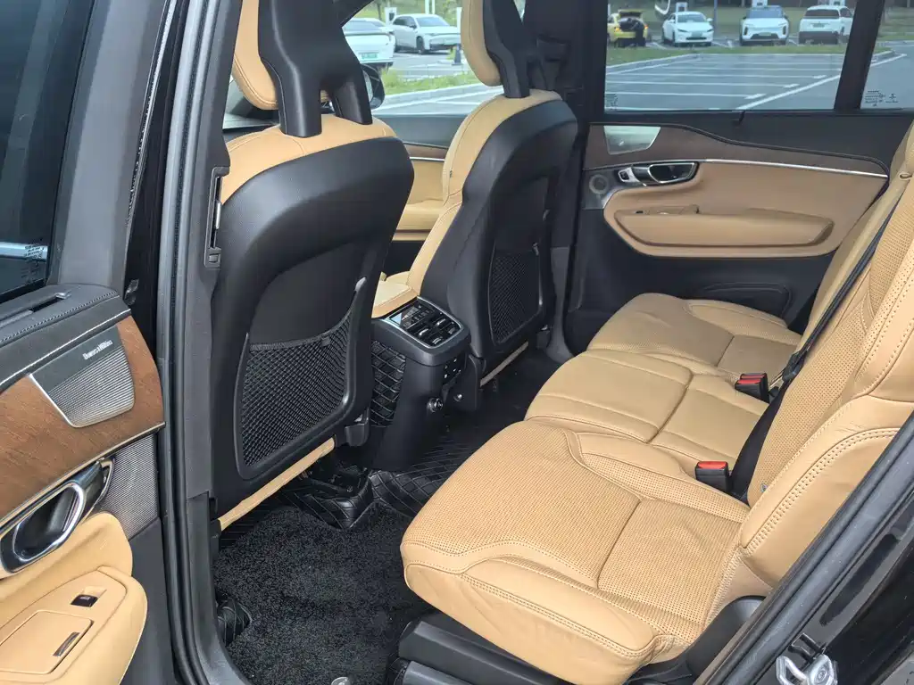 Volvo XC90 2017 — фото 11