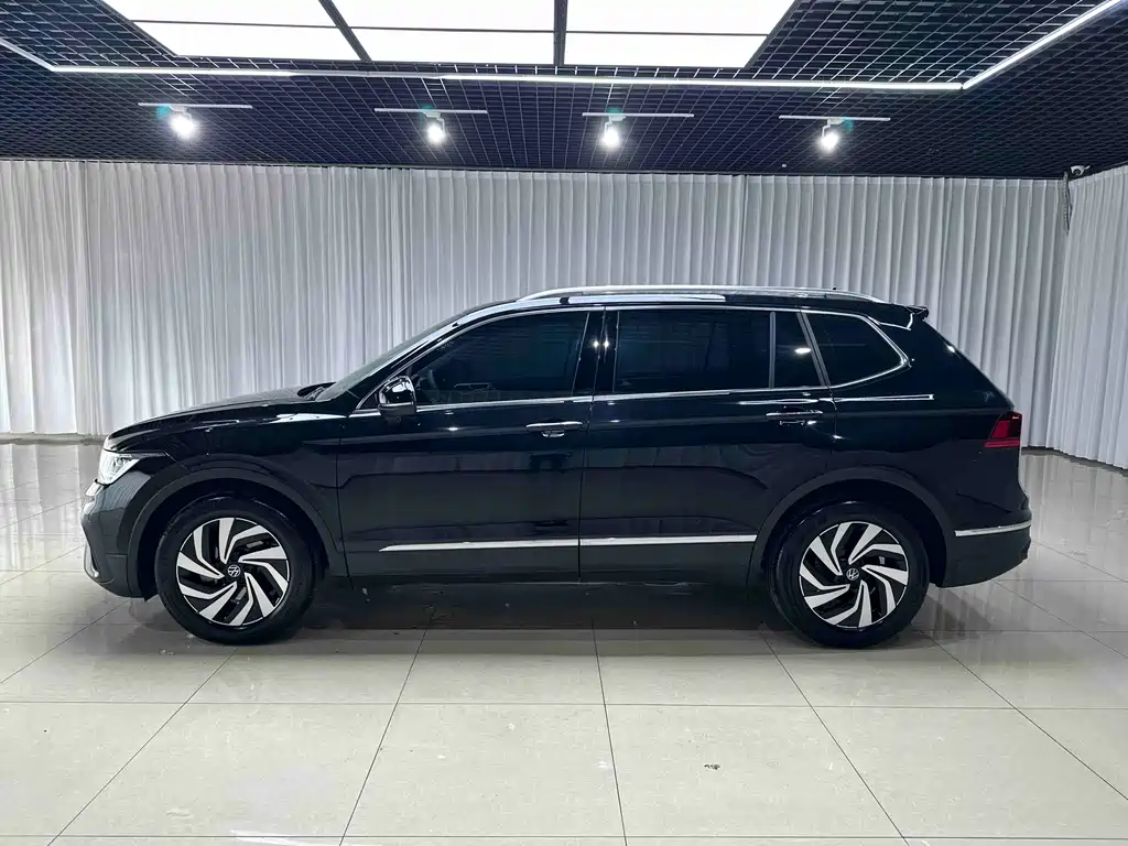 Volkswagen Tiguan L 2024 — фото 4