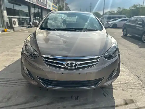 Hyundai Elantra Langdong 2013