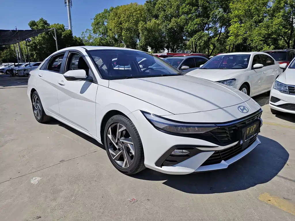 Hyundai Elantra 2023 — фото 3