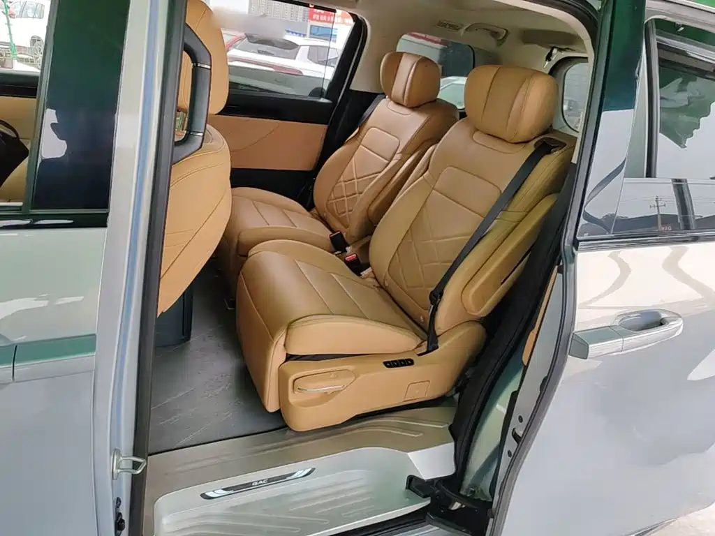 GAC Motor E8 PHEV 2024 — фото 17