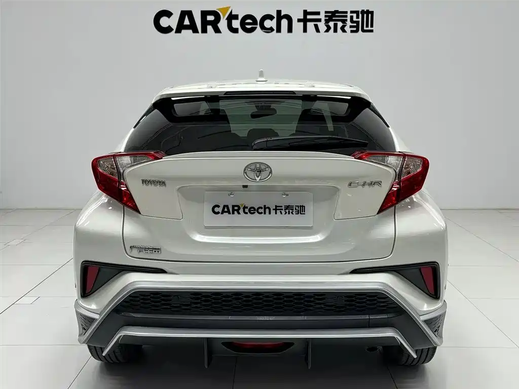 Toyota C-HR 2019 — фото 11
