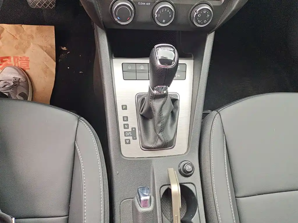 Skoda Octavia 2022 — фото 14