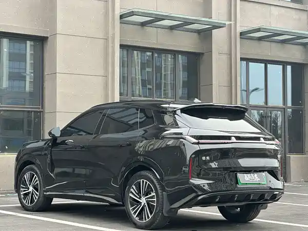 Lynk & Co 08 EM-P 2024