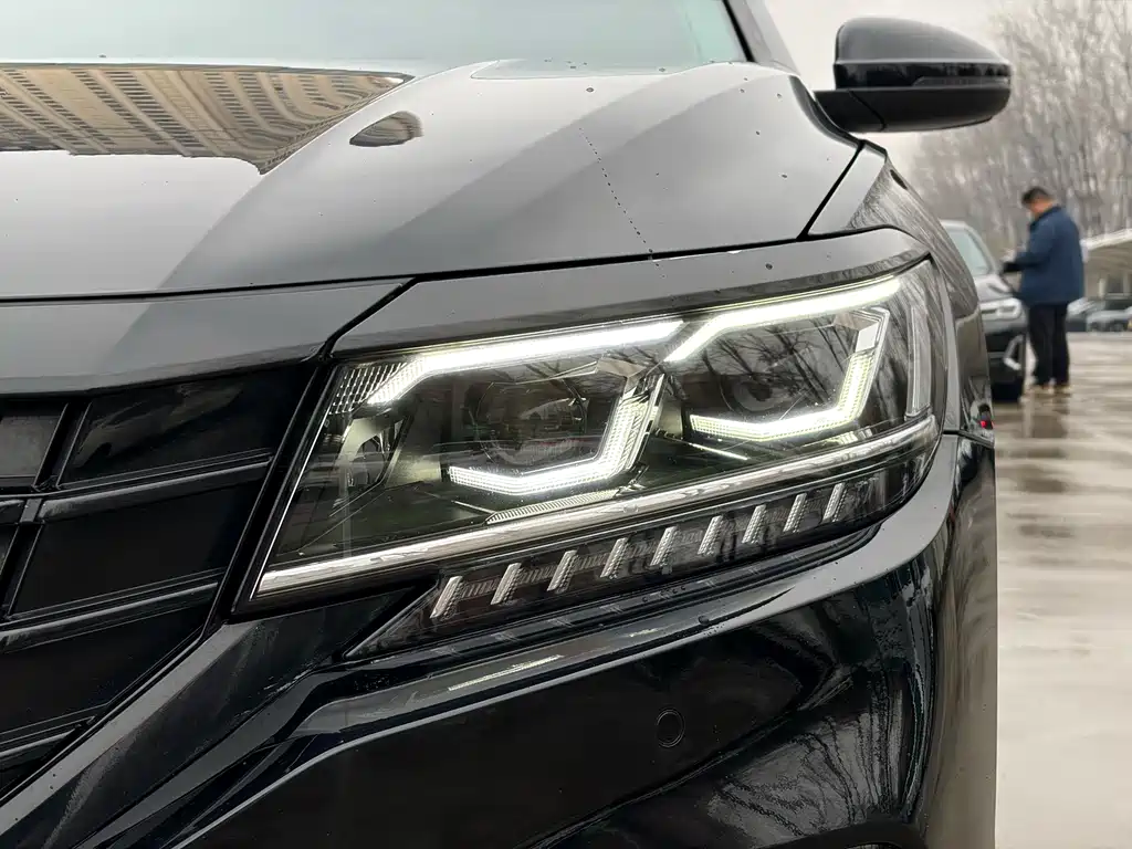 Volkswagen Passat 2019 — фото 12