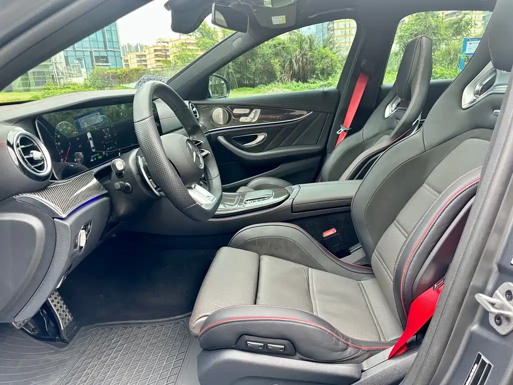 Mercedes-Benz E-Class AMG 2022 — фото 8