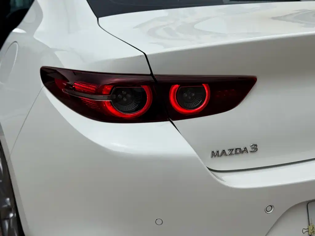 Mazda 3 Axela 2023 — фото 19
