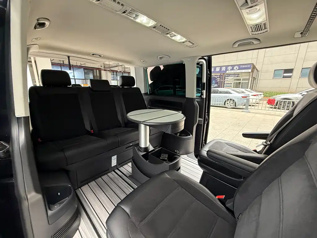 Volkswagen Multivan 2017 — фото 15