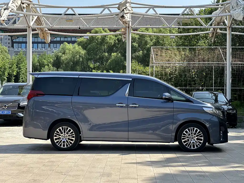 Toyota Alphard 2017 — фото 30