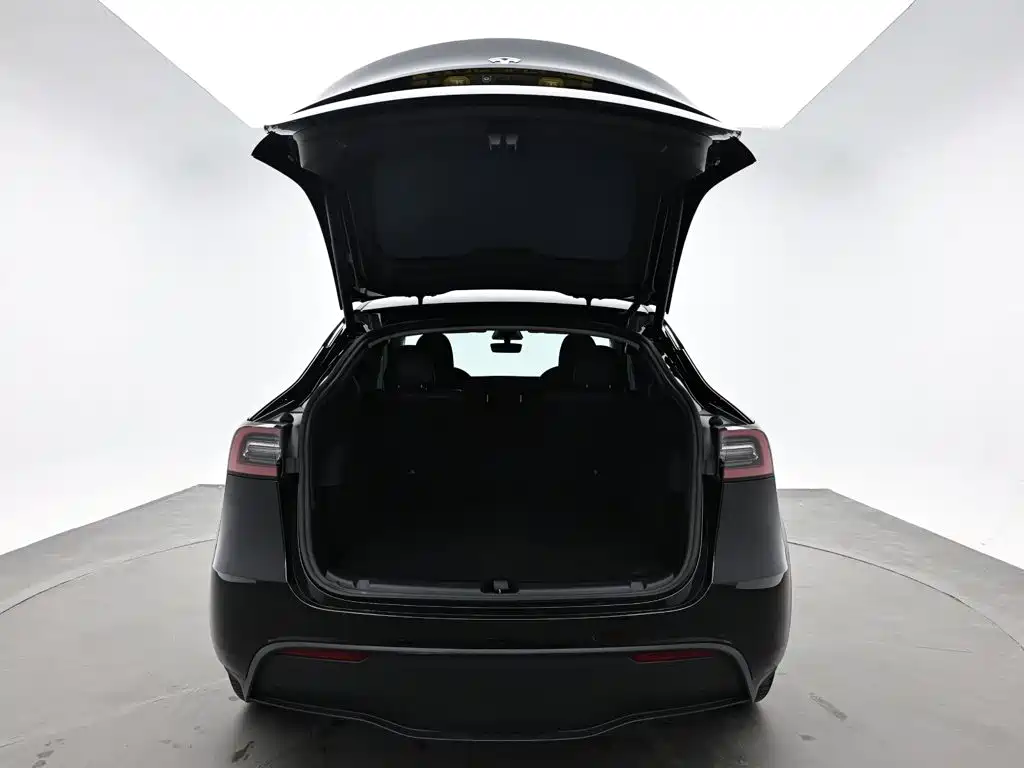 Tesla Model Y 2022 — фото 13