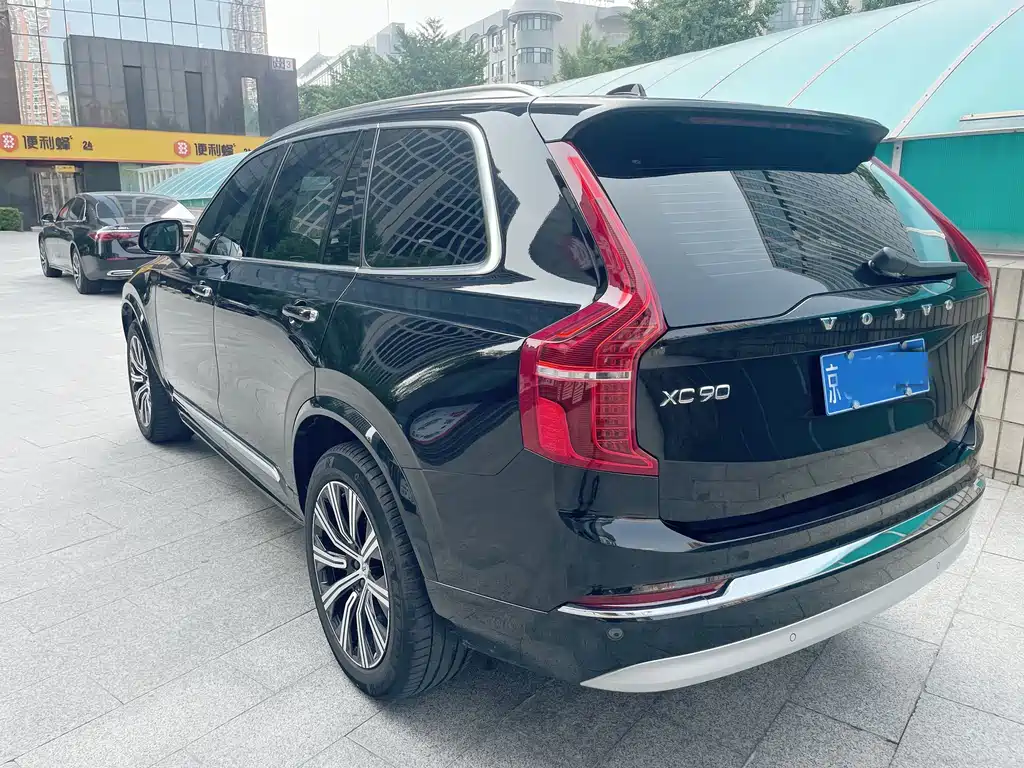 Volvo XC90 2022 — фото 3