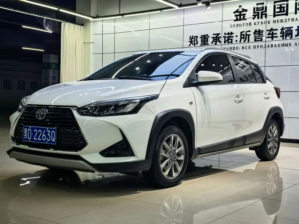 Toyota Yaris L 2023 — фото 1