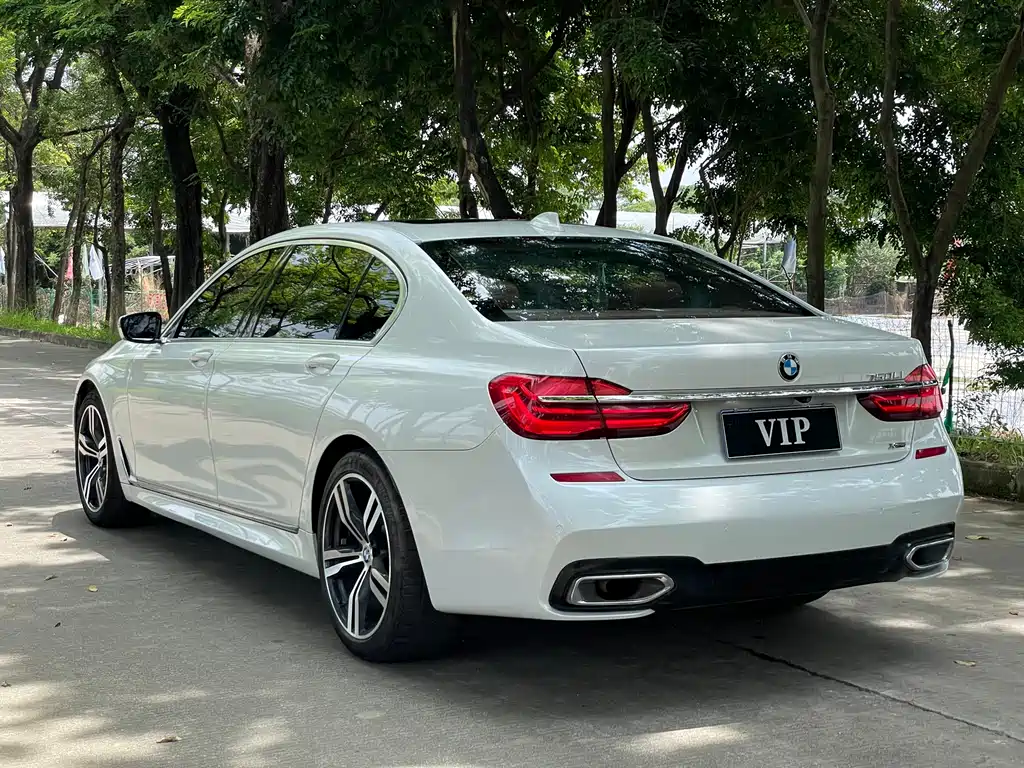 BMW 7 Series 2018 — фото 21