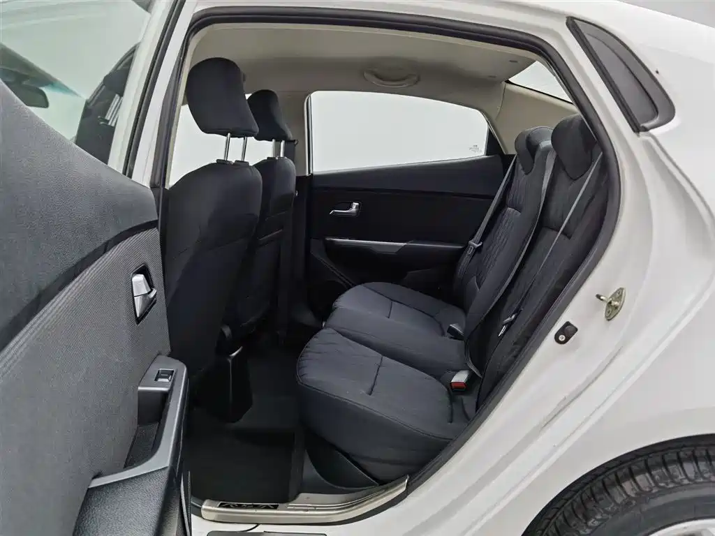 Kia K2 2015 — фото 15