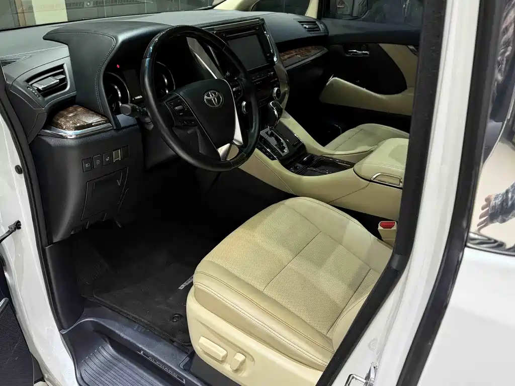 Toyota Alphard 2018 — фото 9